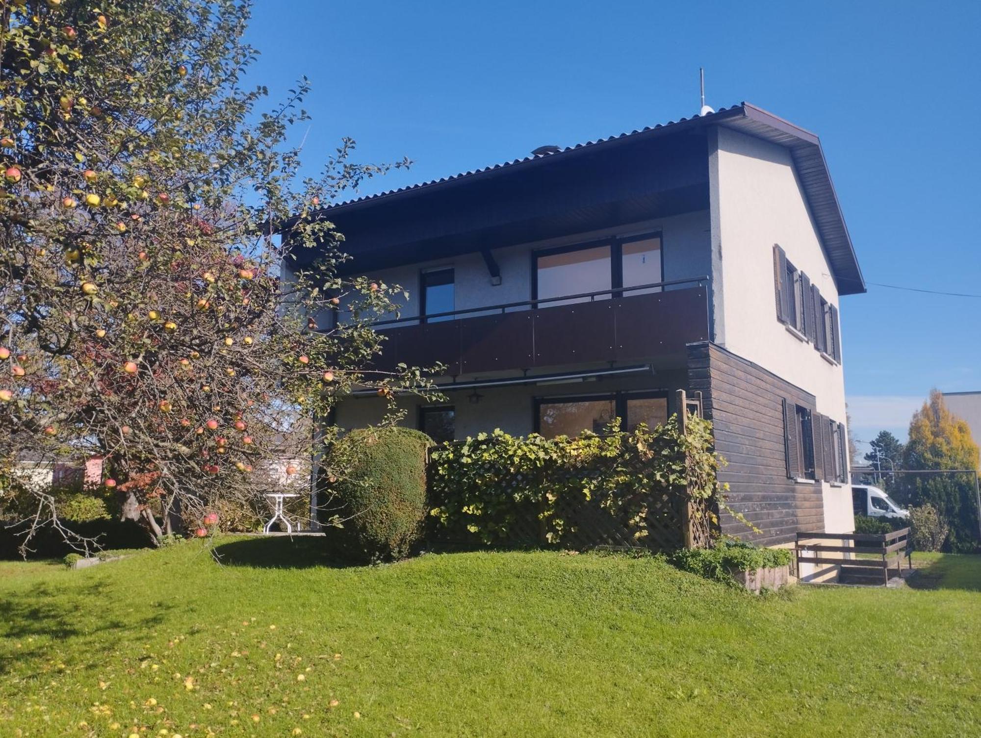 Crown Living Design Apartment - 2 Schlafzimmer - Kueche - Gratis Parkplatz - Abstellraum Fuer Fahrraeder/Ski Mader Exterior photo